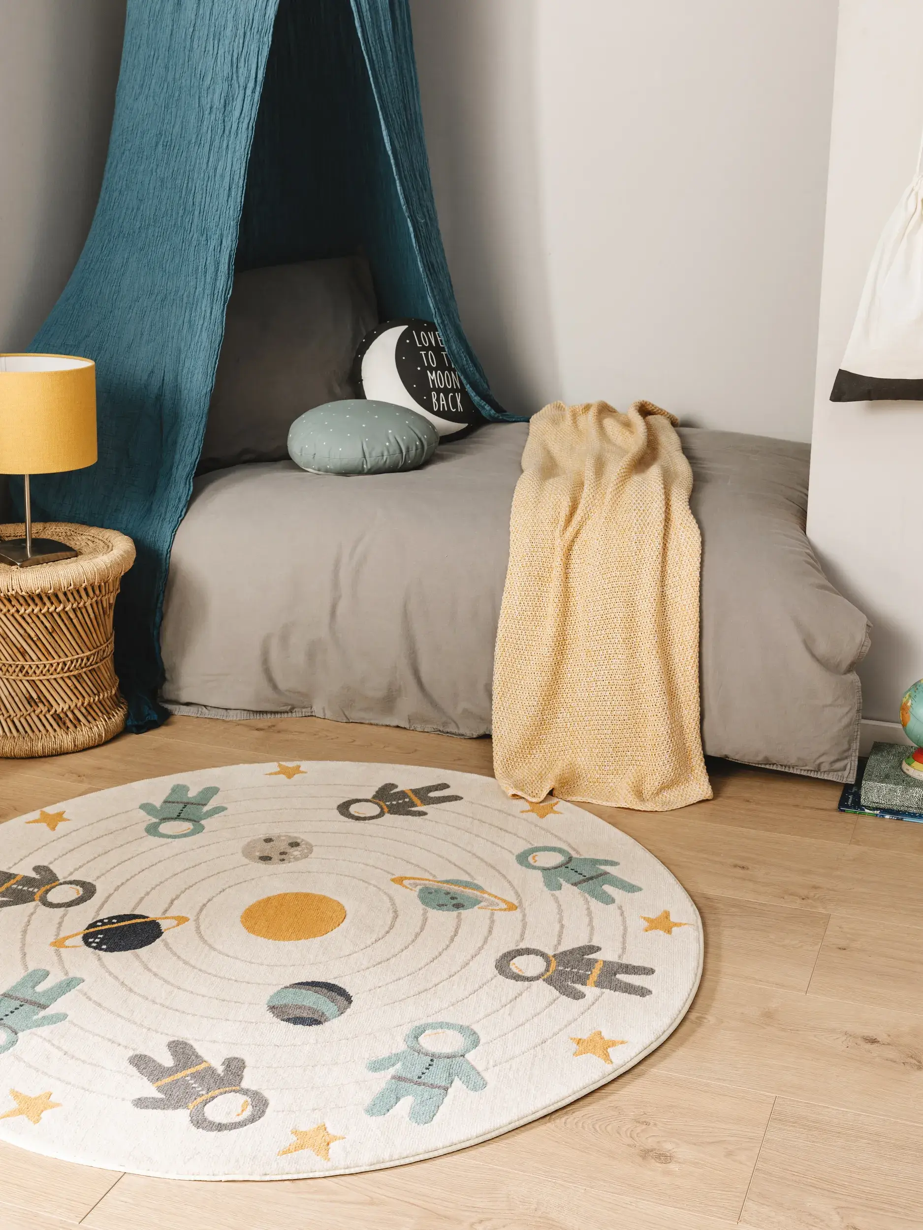 Rug made of 100% Polypropylen in Beige with a 100% Polypropylen high pile by Lytte