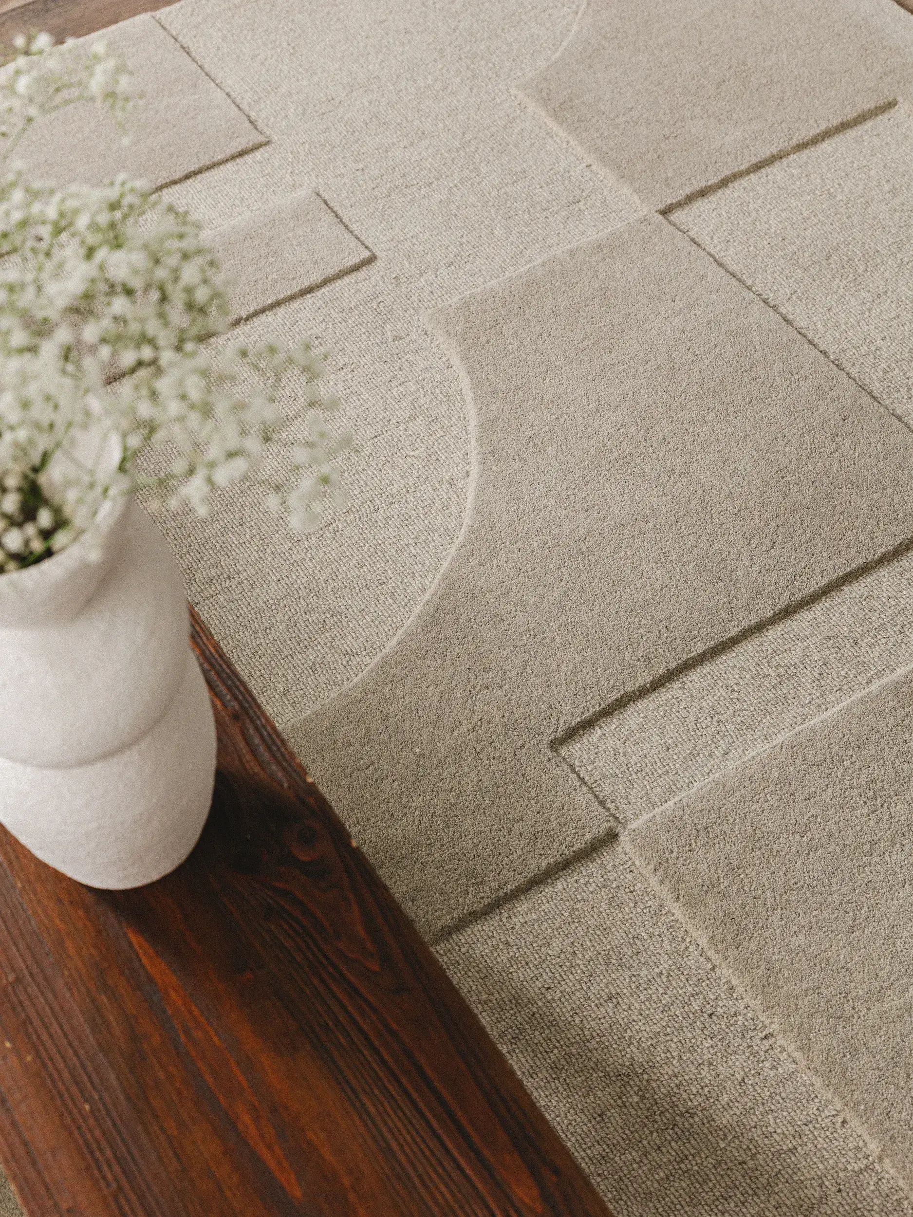Teppich aus 100% Wolle in Grau mit 100% Wolle hohem Flor von benuta Pure