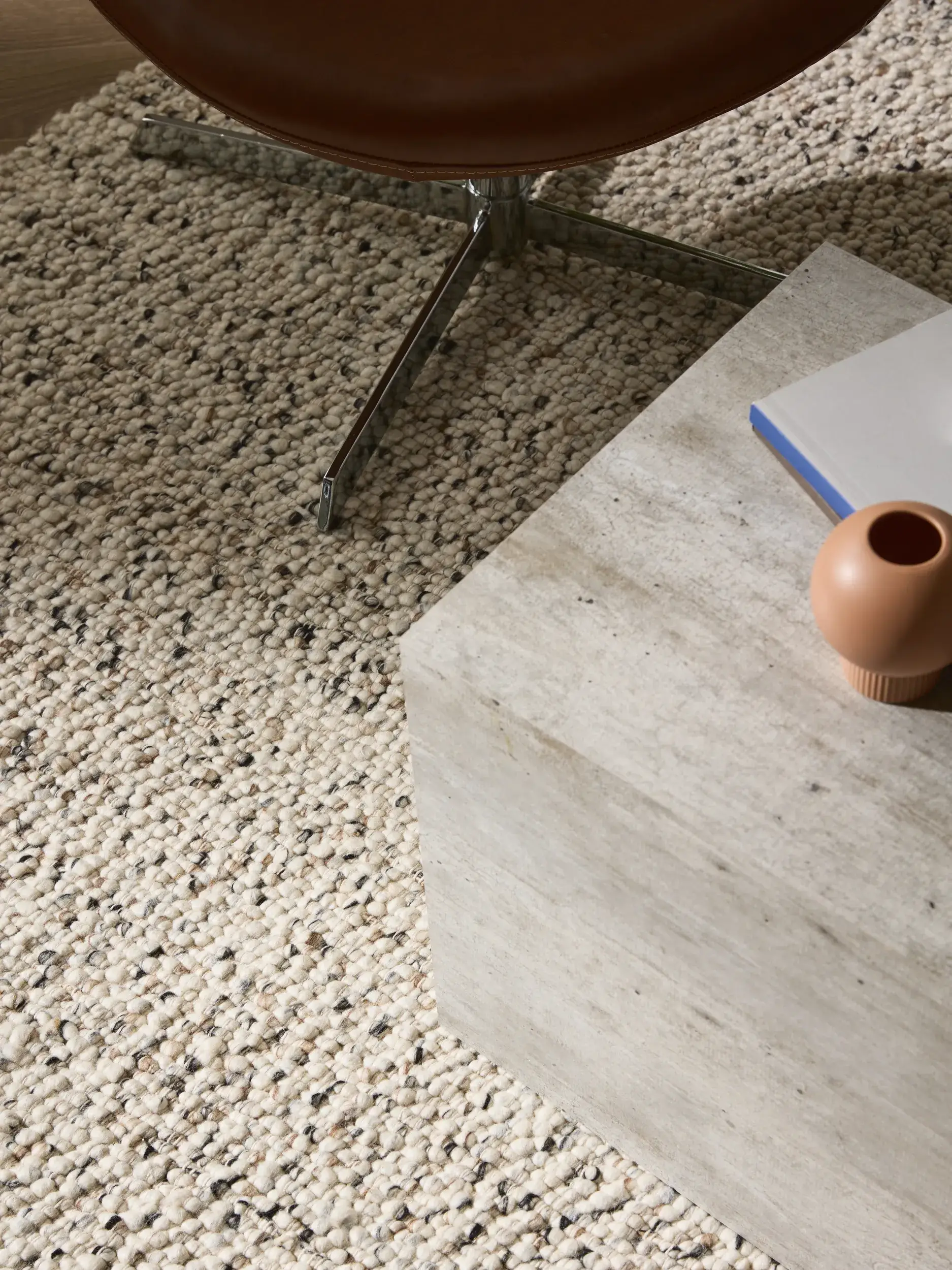 Rug made of 70% Wolle (from New Zealand), 30% Polyester in Schwarz/Weiß with a 70% Wolle (from New Zealand), 30% Polyester high pile by benuta Pure