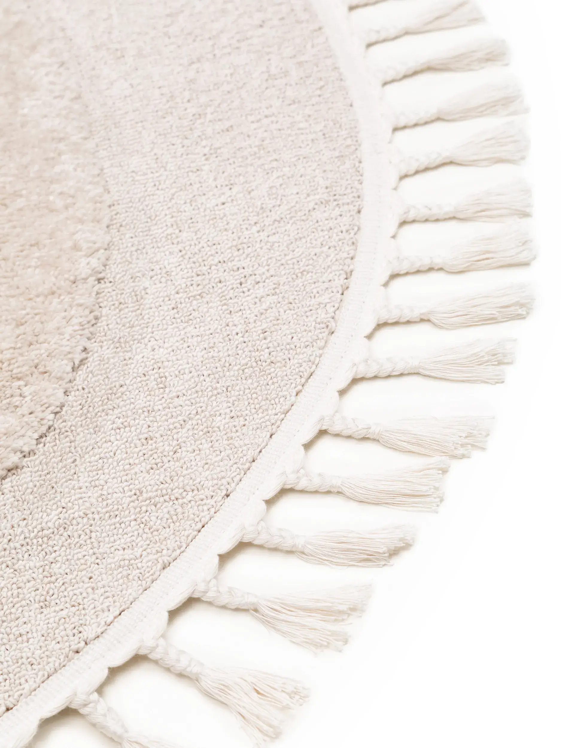 Matto 100% Polyestera värissä Beige 100% Polyester korkealla nukalla merkiltä Lytte