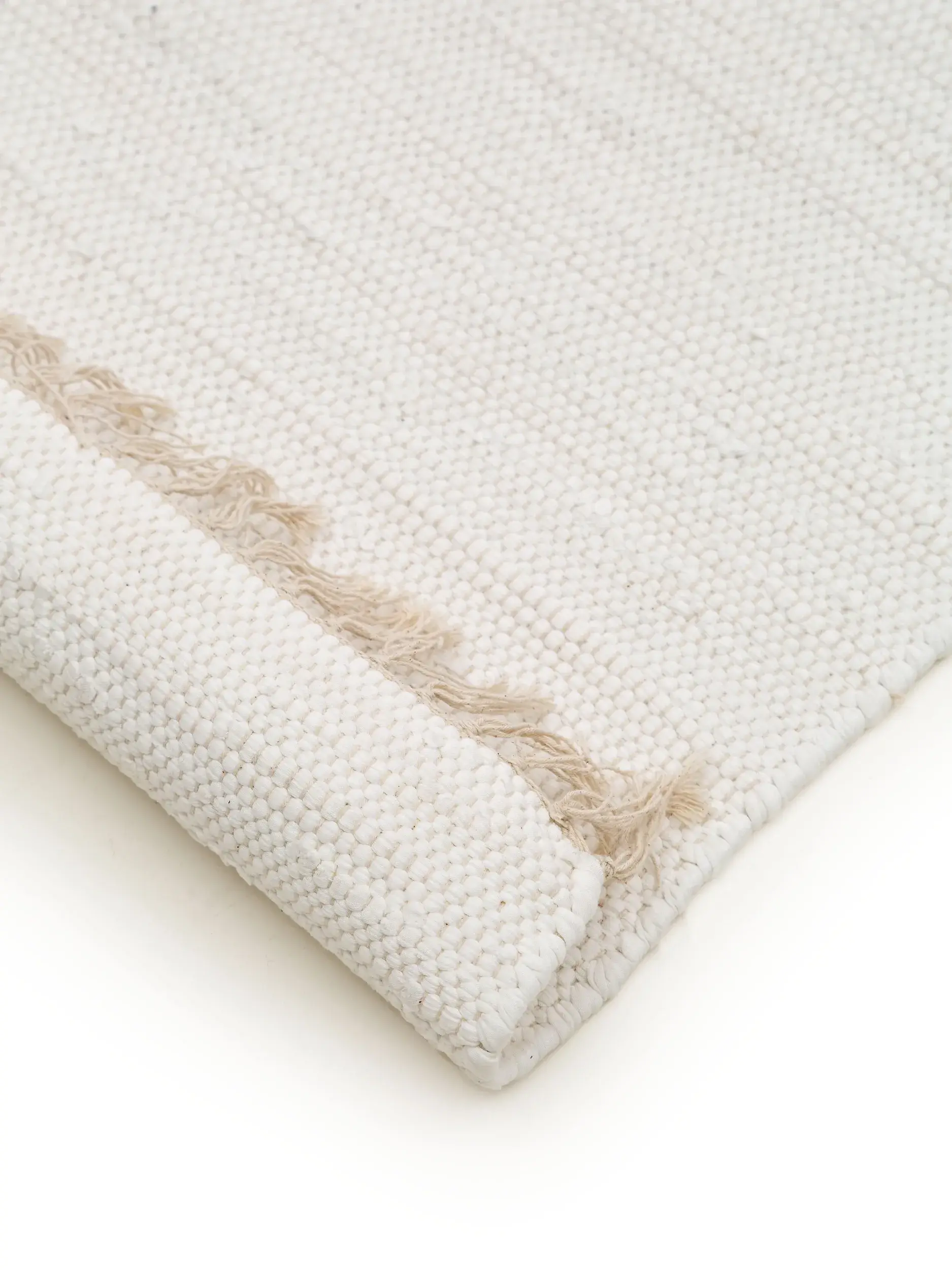 Teppich aus 100% Recycelte Baumwolle in Weiß mit 100% Recycelte Baumwolle hohem Flor von benuta Basic