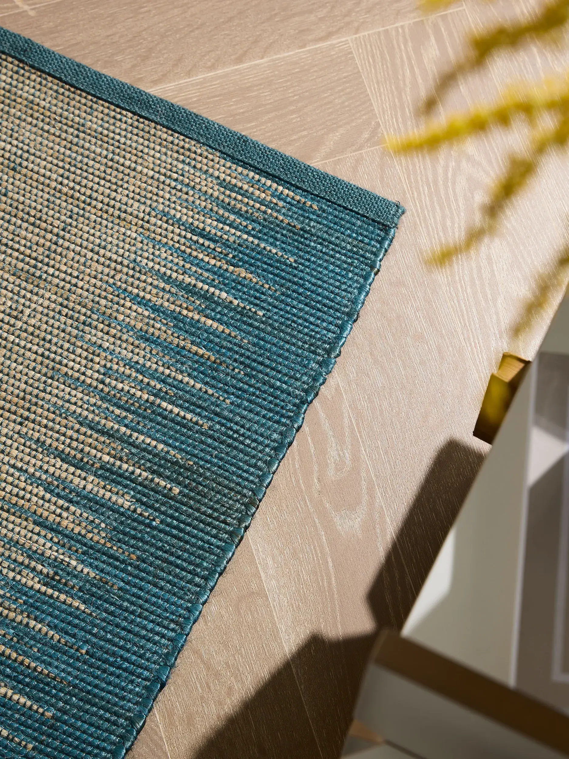 Rug made of 79% Jute, 21% Baumwolle in Blau with a 79% Jute, 21% Baumwolle high pile by benuta Pure