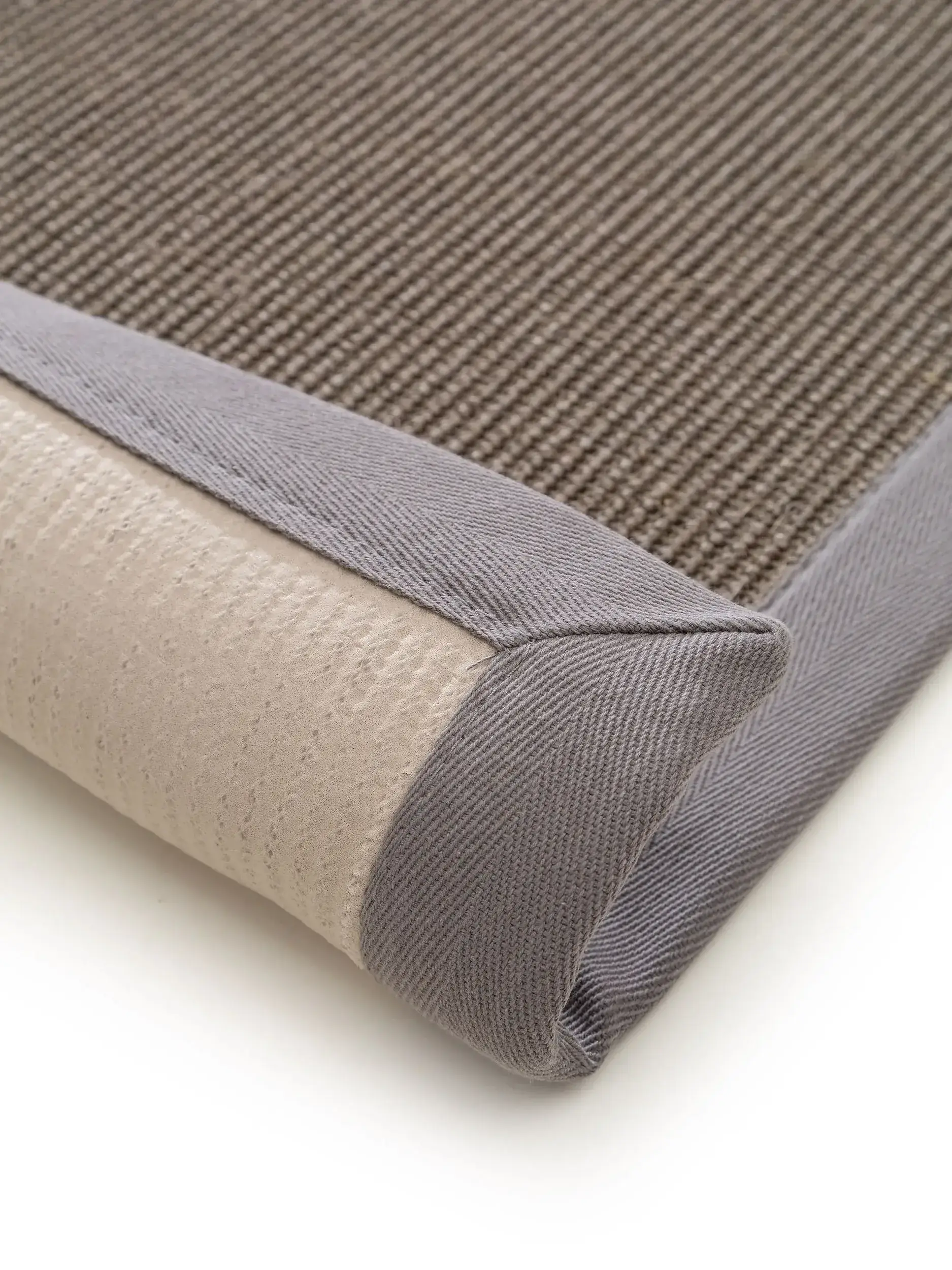 Fußmatte Sana Grau im Design Bordüre aus 100% Sisal von benuta Nest