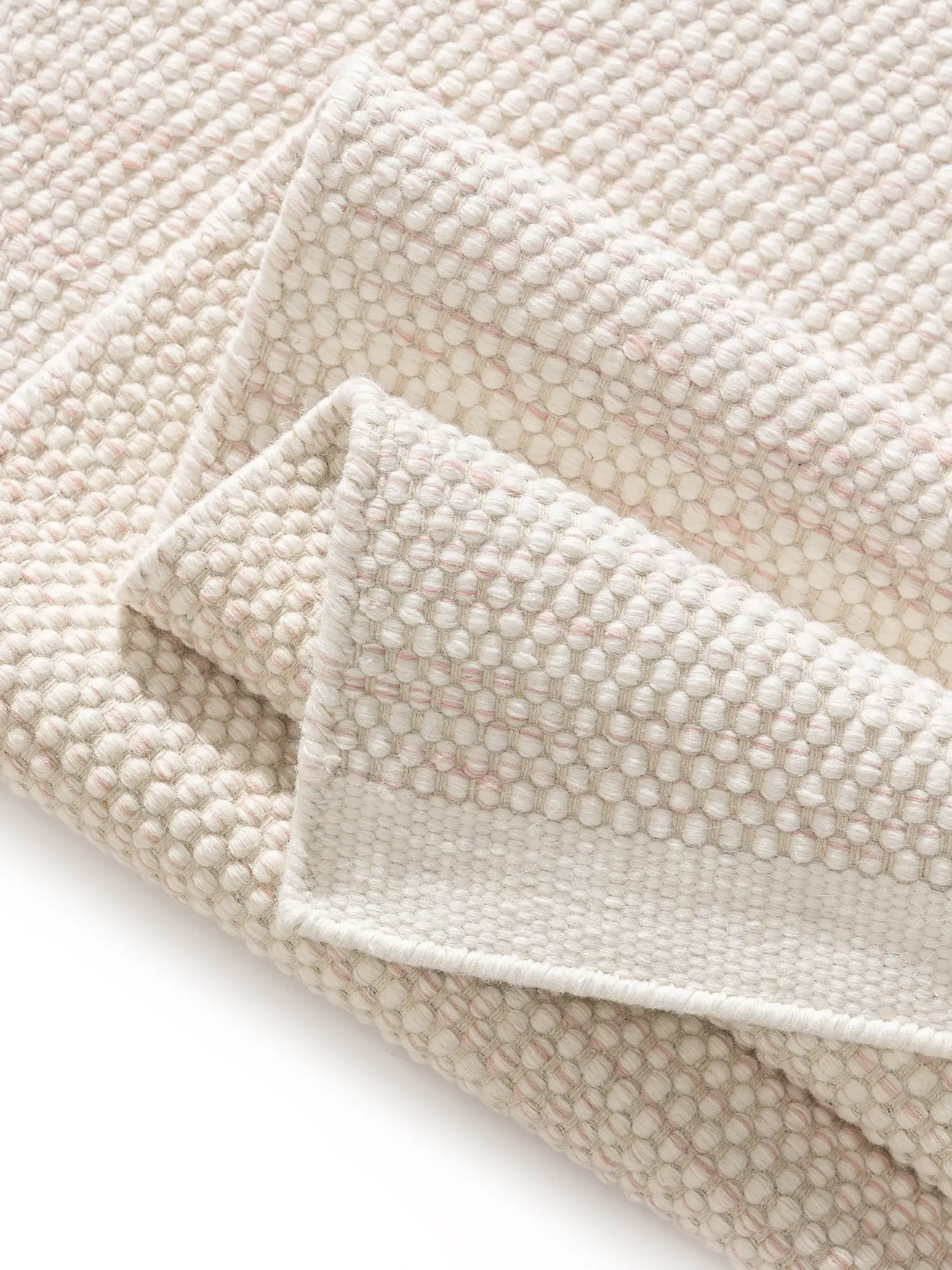 Teppich aus 100% Wolle in Rosa mit 100% Wolle hohem Flor von Lytte