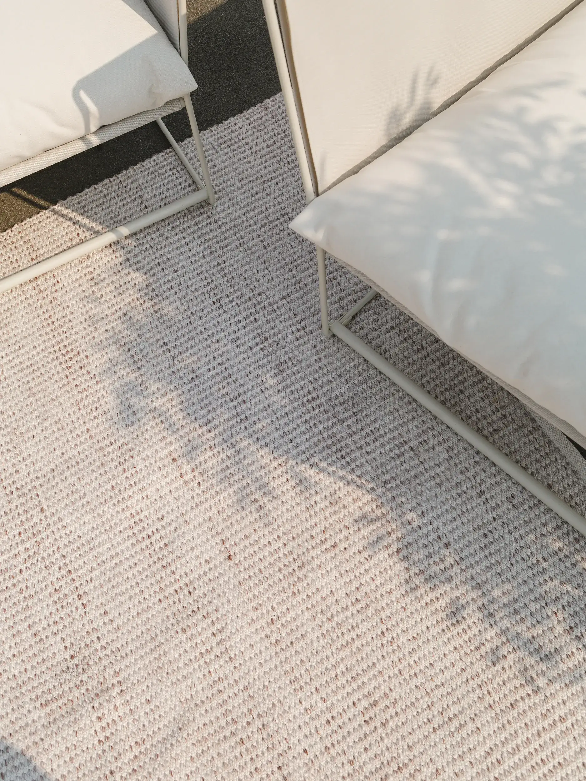 Matta av 100% Polyester (återvunnen PET) i Beige med 100% Polyester (återvunnen PET) hög lugg från benuta pure