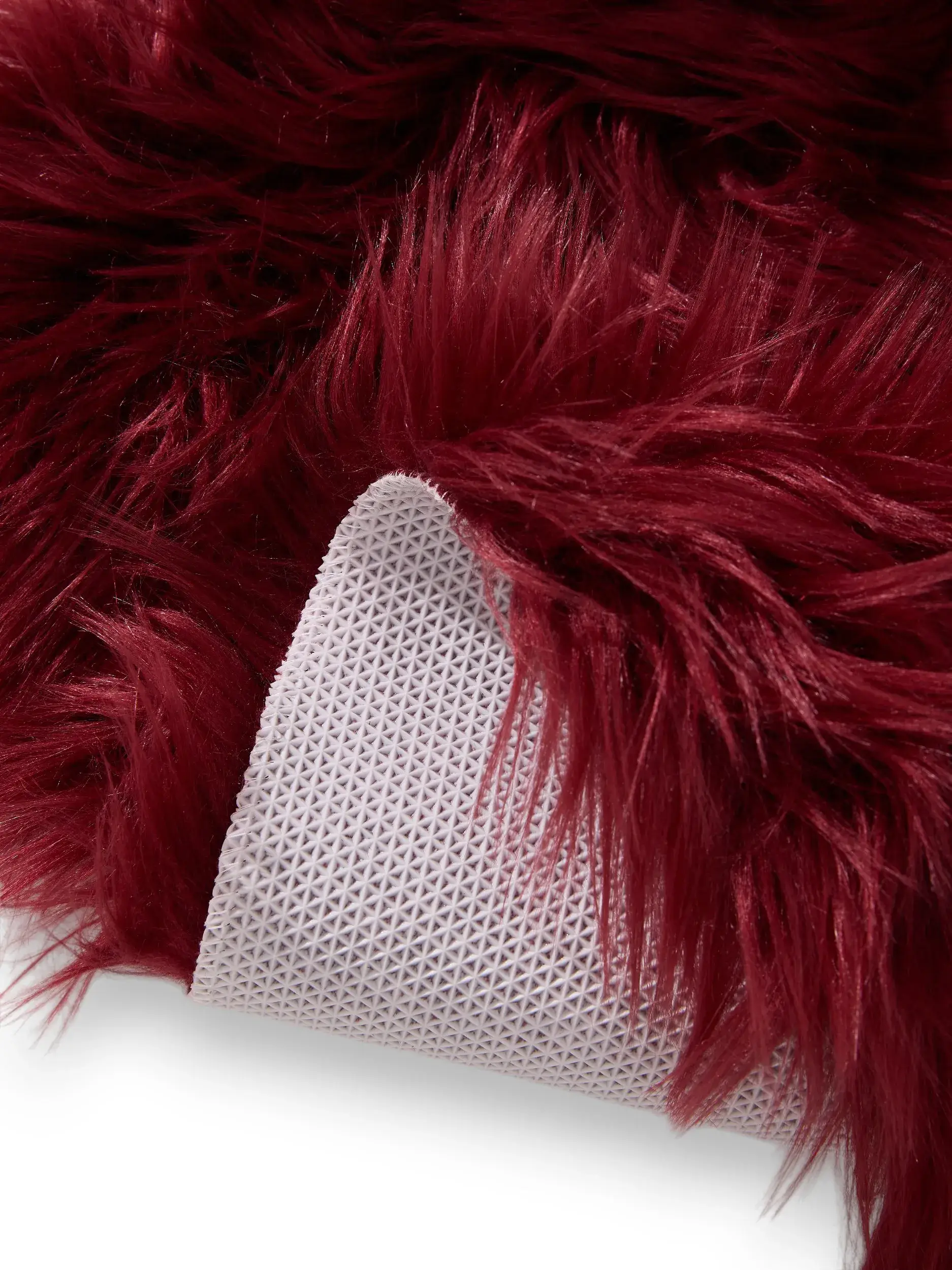 Matto 70% Polyacryl, 30% Polyestera värissä Rot 70% Polyacryl, 30% Polyester korkealla nukalla merkiltä benuta Pop