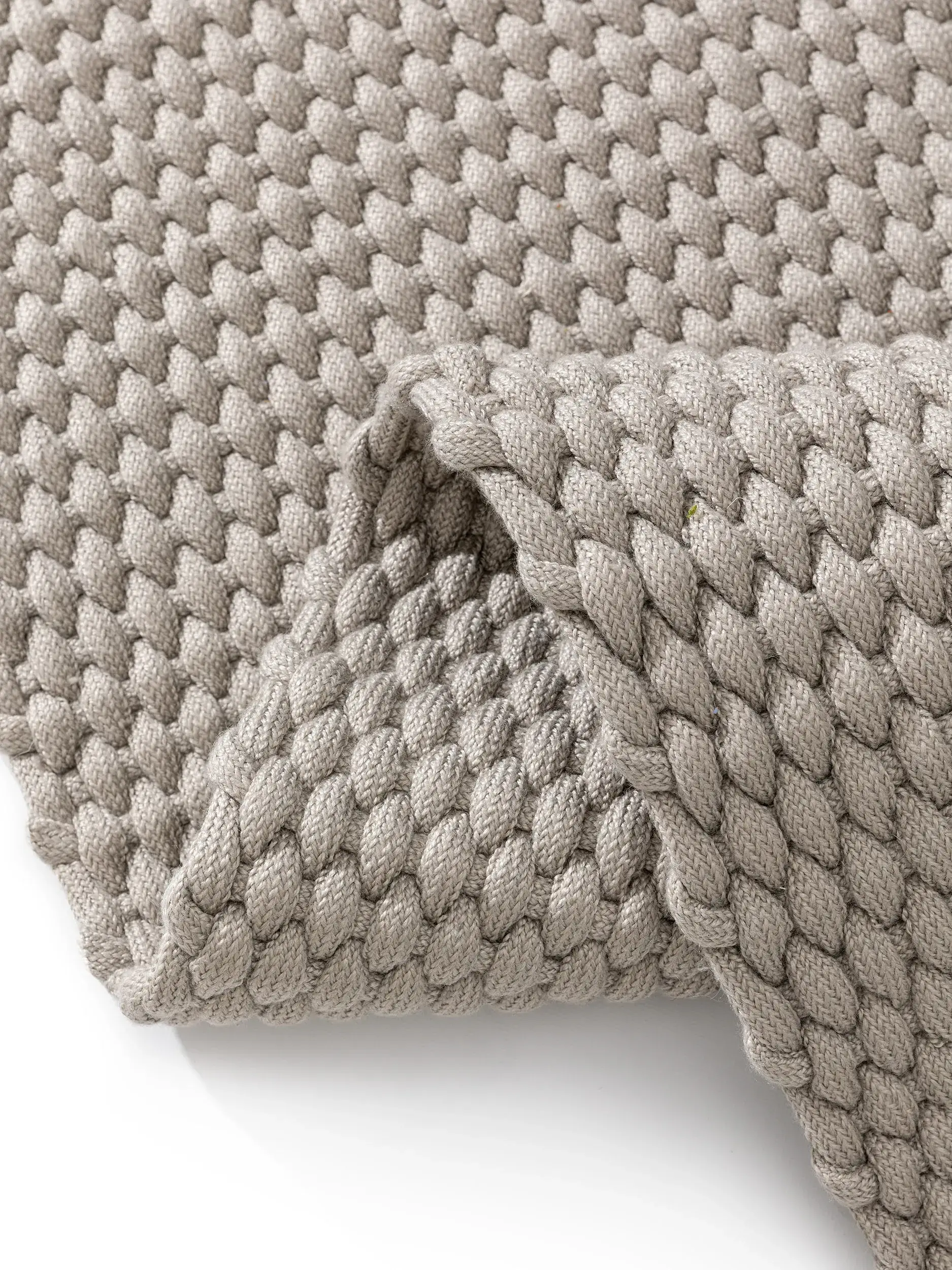 Matto 100% Polyester (recyceltes PET)a värissä Grau 100% Polyester (recyceltes PET) korkealla nukalla merkiltä benuta Finest