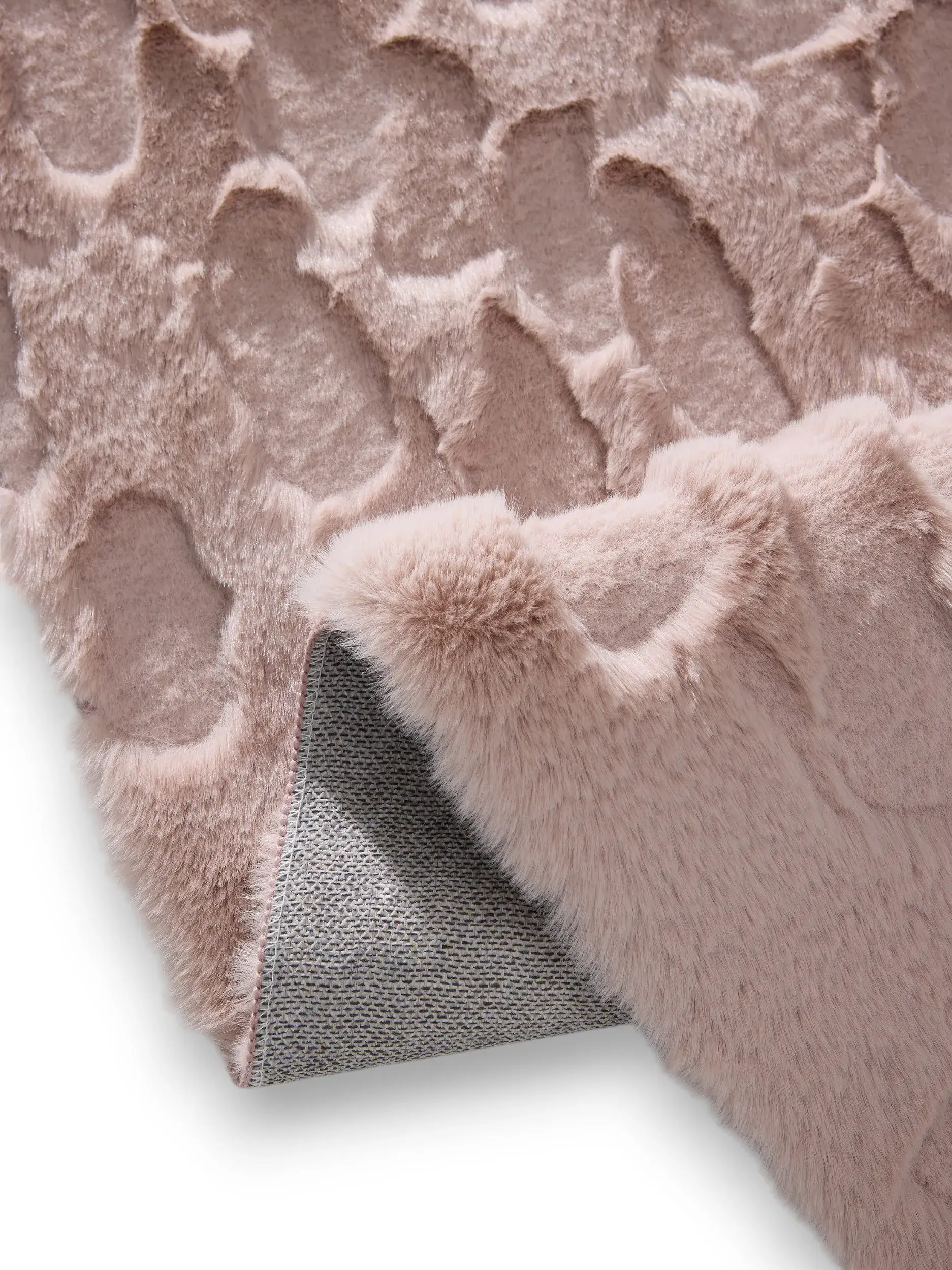 Rug made of 100% Polyester in Rosa with a 100% Polyester high pile by benuta Pop