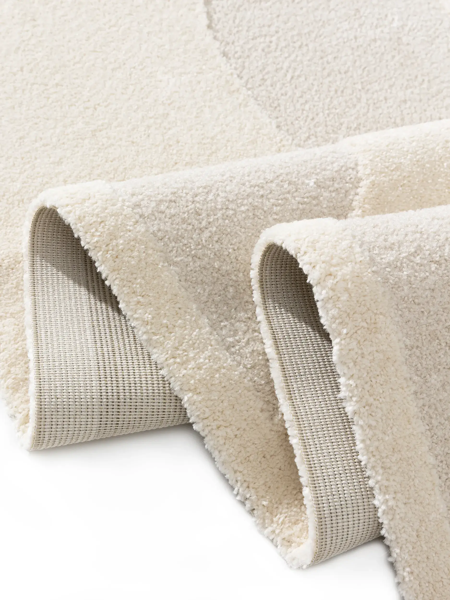 Teppich aus 60% Polypropylen, 40% Polyester in Beige mit 60% Polypropylen, 40% Polyester hohem Flor von benuta Nest
