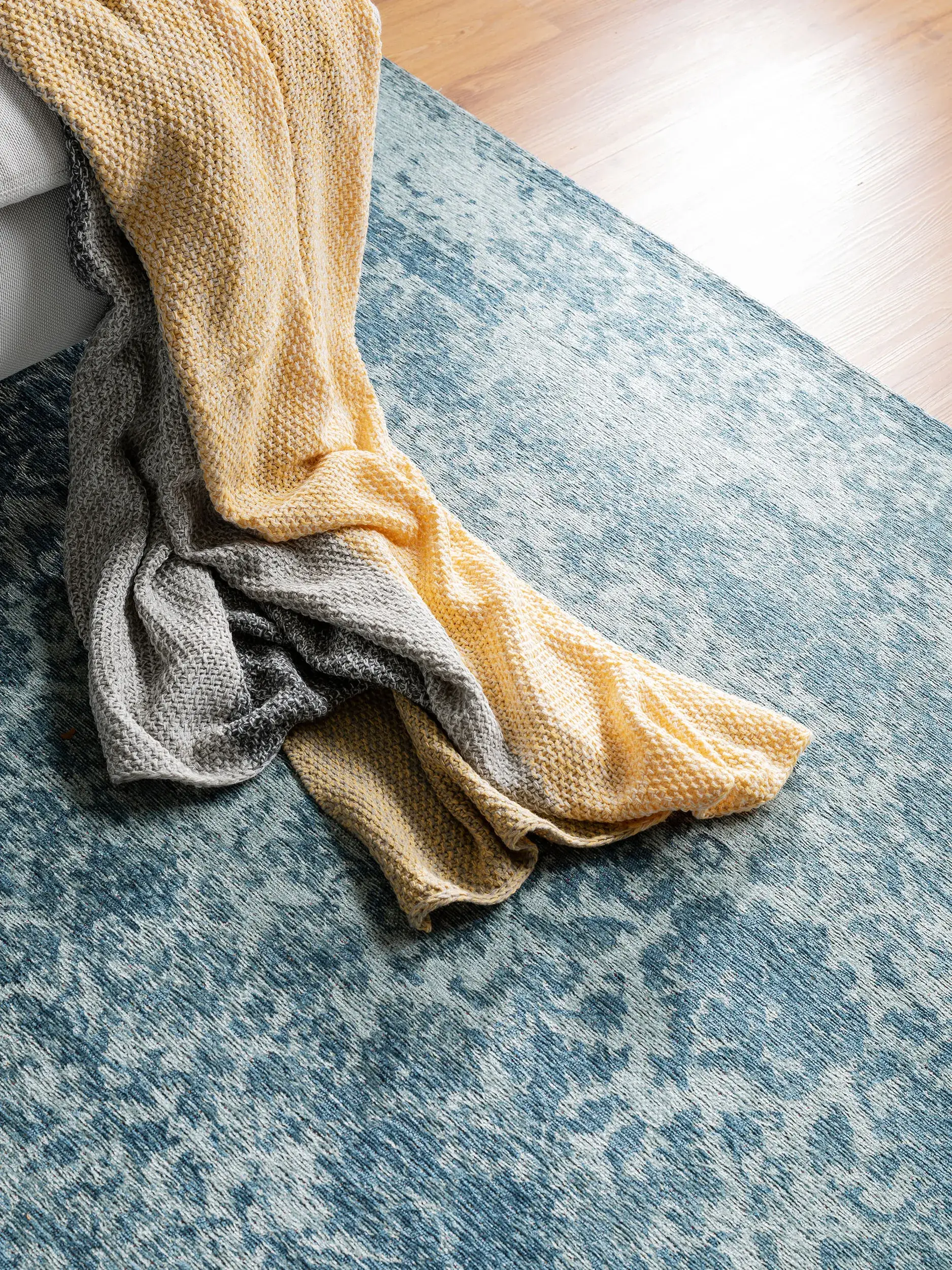 Rug made of 41% Baumwolle, 32% Polyacryl, 26% Polyester, 1% Latex in Blau with a 41% Baumwolle, 32% Polyacryl, 26% Polyester, 1% Latex high pile by benuta Pop
