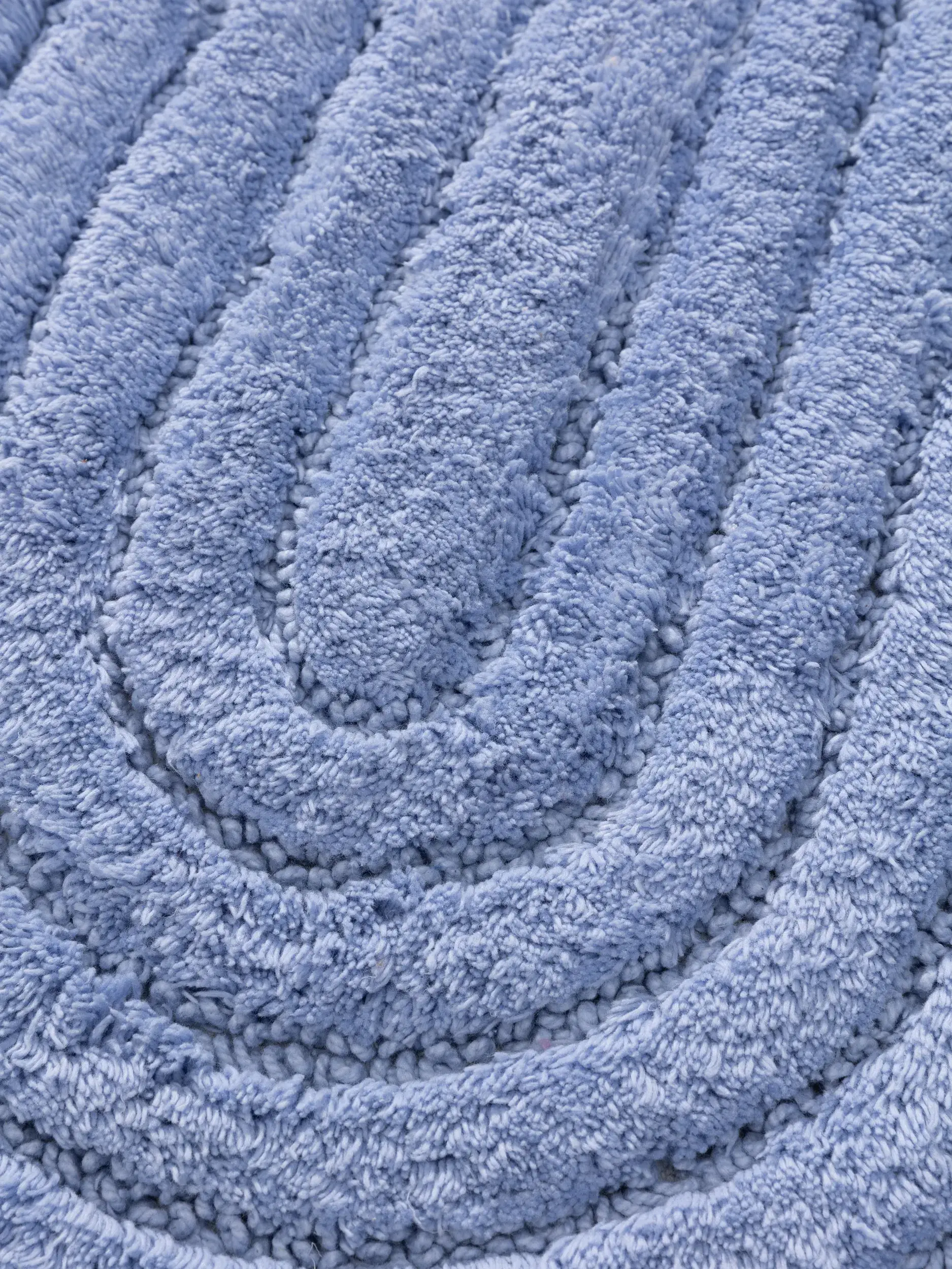 Badematte Nia Blau im Design Geometrisch aus 100% Baumwolle von benuta Pop