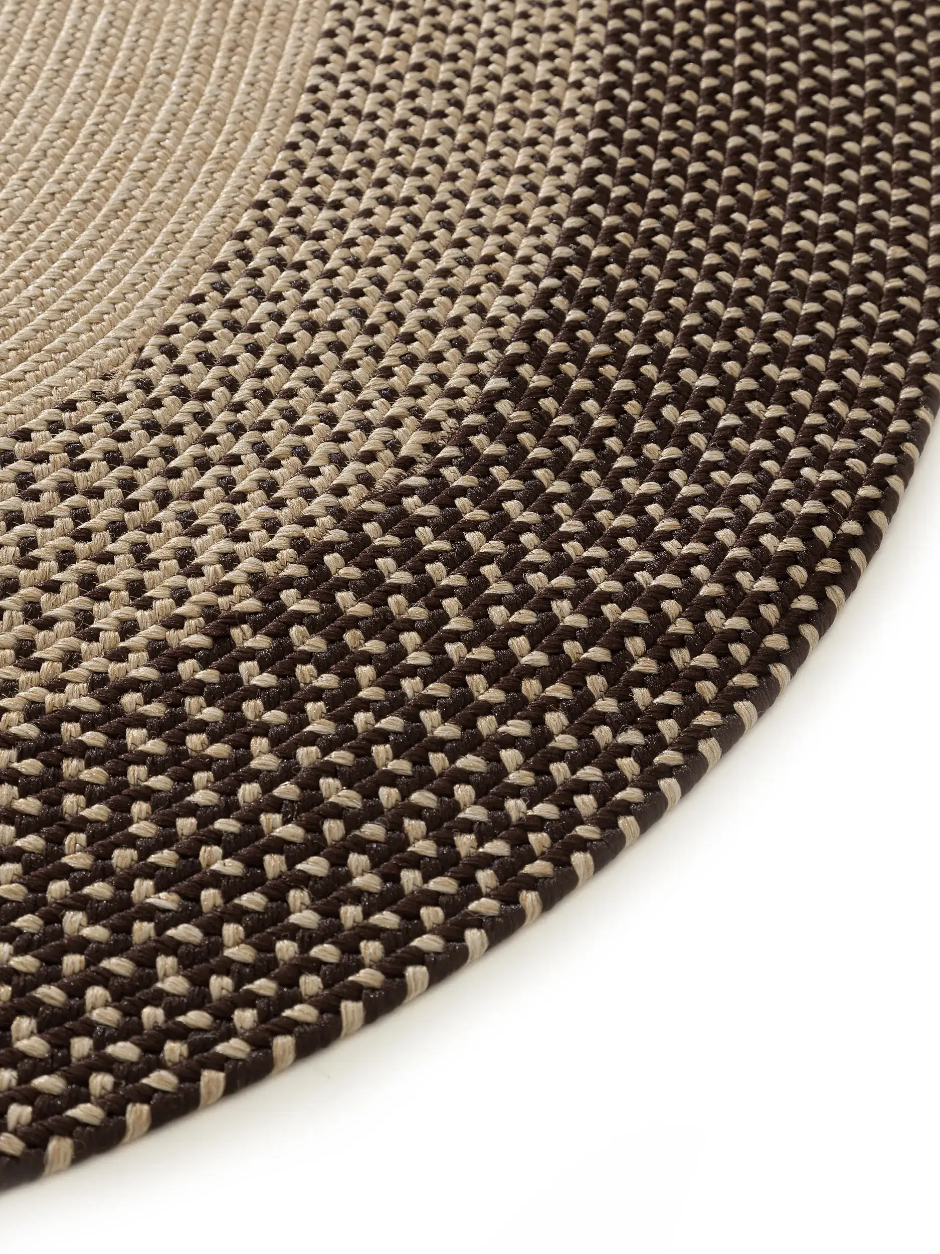 Matto 80% Polypropylen, 20% Polyestera värissä Braun 80% Polypropylen, 20% Polyester korkealla nukalla merkiltä benuta Nest