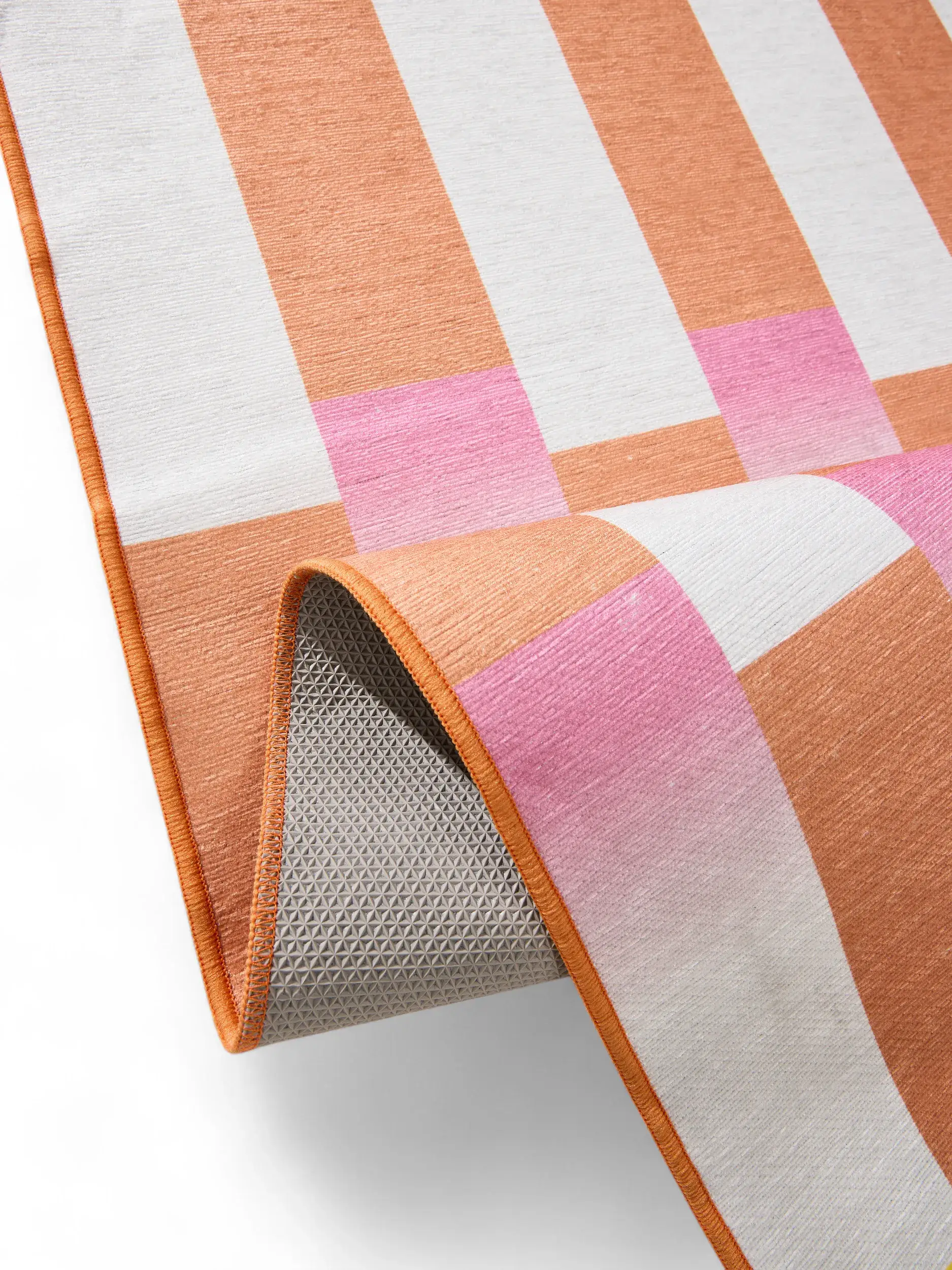 Matto 100% Polyestera värissä Orange 100% Polyester korkealla nukalla merkiltä benuta Pop