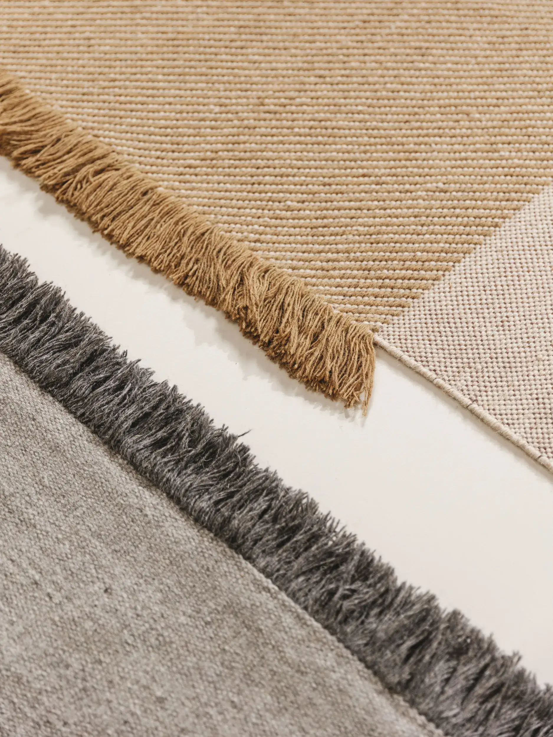 Teppich aus 75% Wolle, 20% Baumwolle, 5% Polyamide in Beige mit 75% Wolle, 20% Baumwolle, 5% Polyamide hohem Flor von benuta Pure