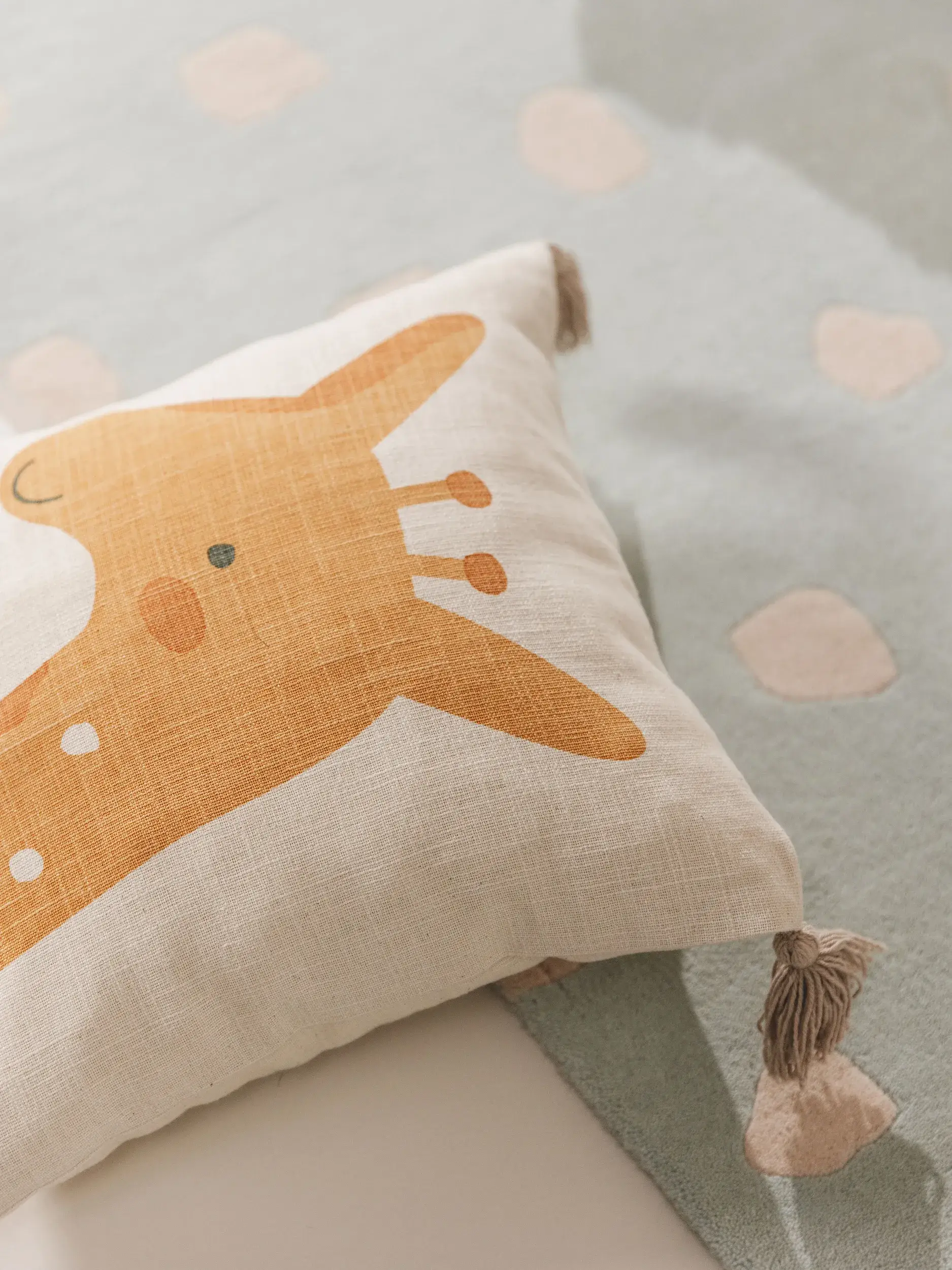 Kissenbezug Savannah Gelb im Design Tiermotive aus  von Lytte
