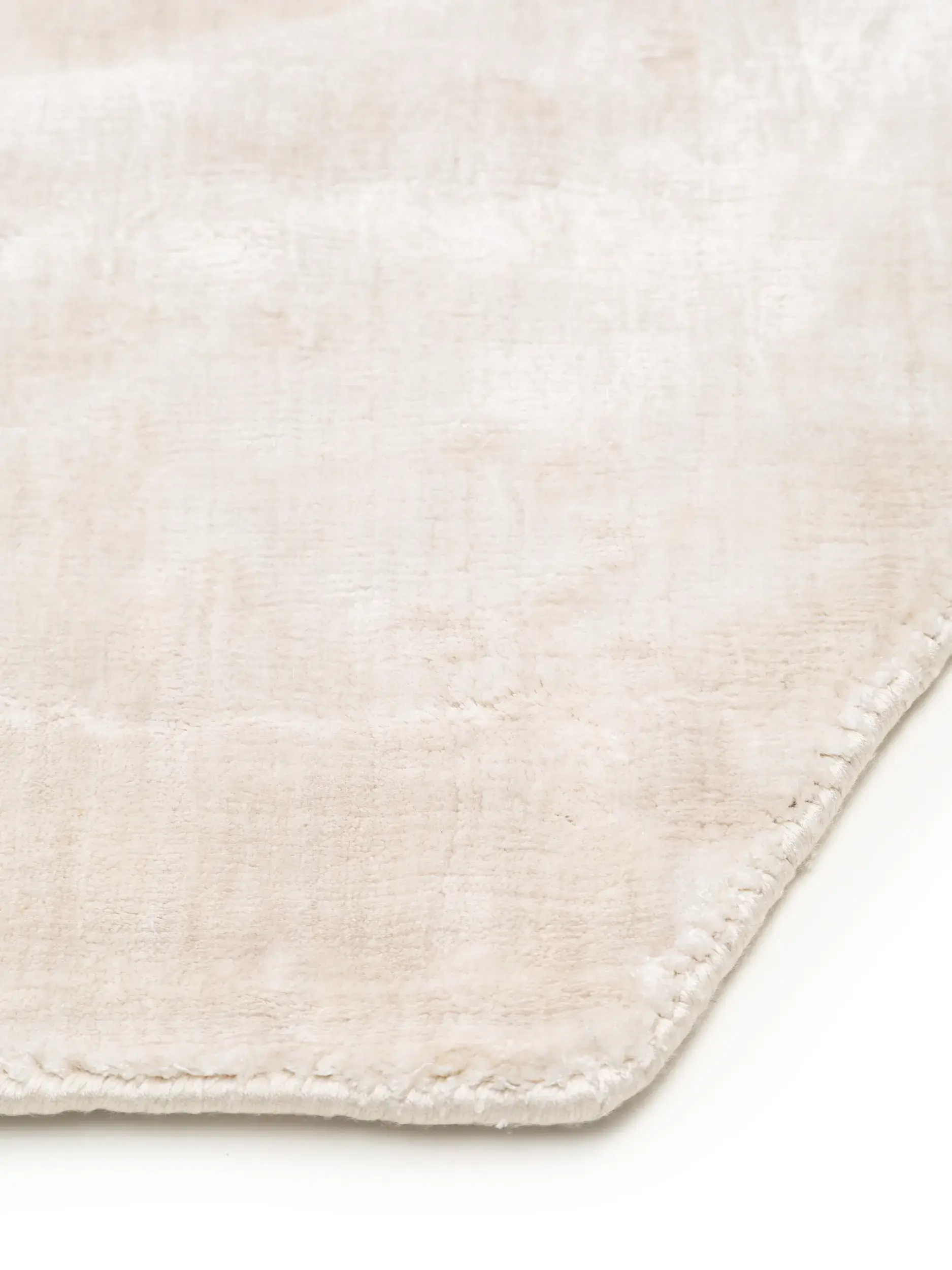Tapis Nela en 100% Viscose en Gris de benuta pure