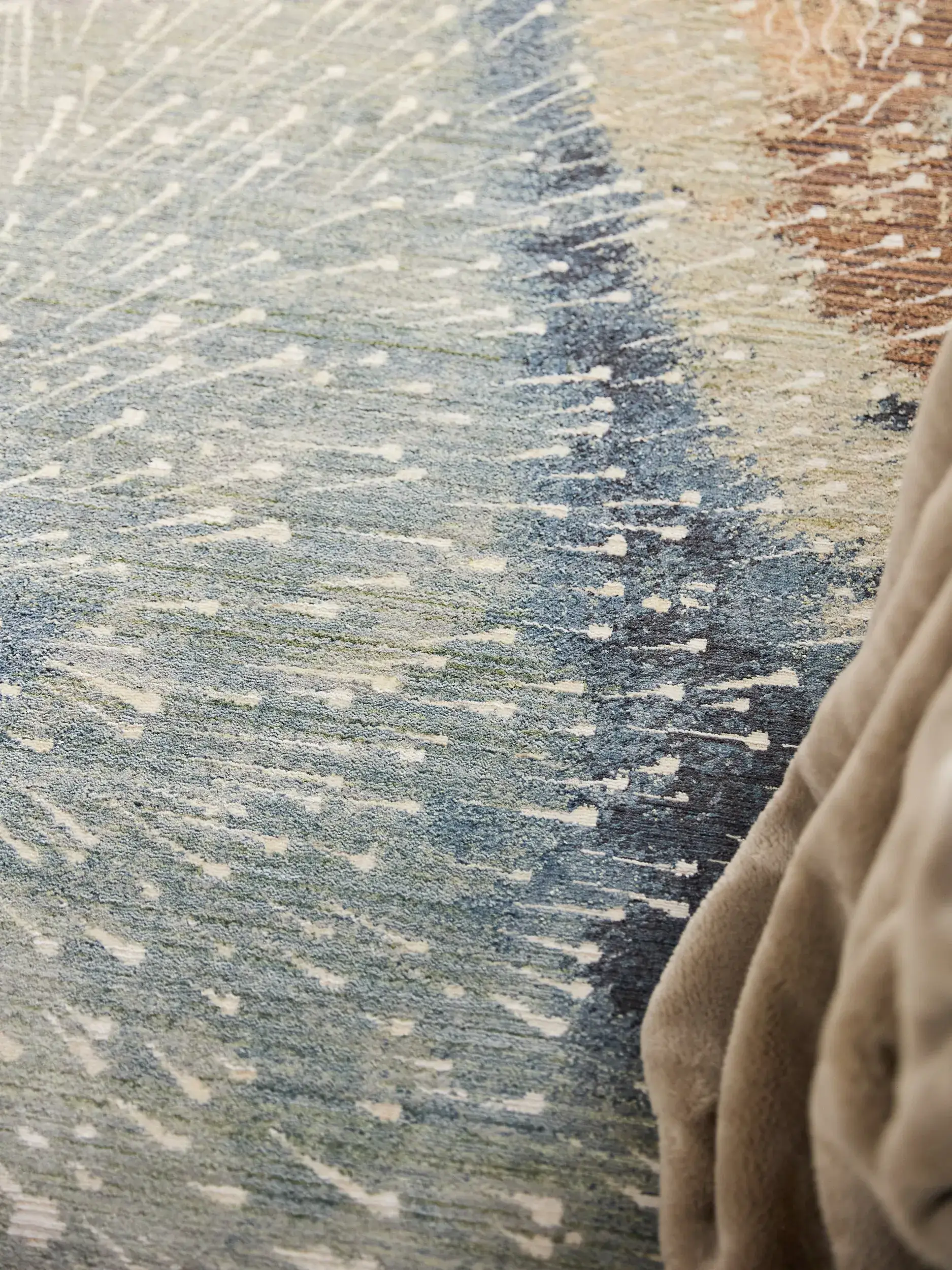 Rug Nero made of 85% Polyester, 15% Viscose in Multicolour by benuta Finest