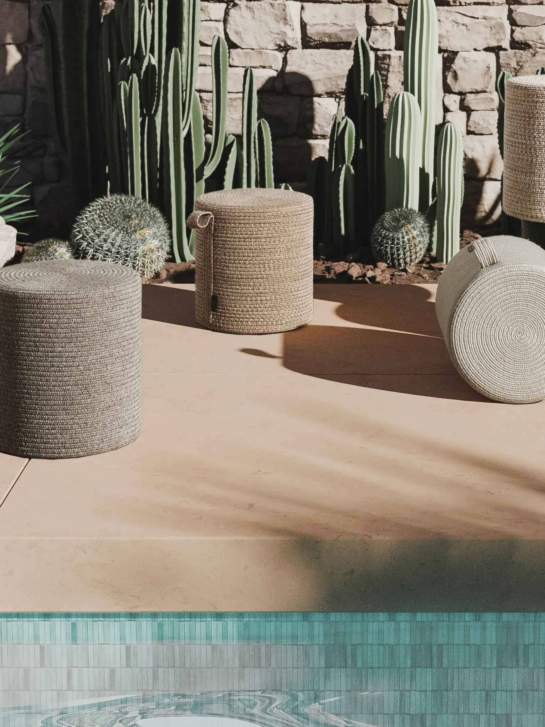 In- & Outdoor Pouf Noe Natur Einfarbig-suunnittelussa, valmistettu 100% polypropeeniaista, benuta Finestin toimesta