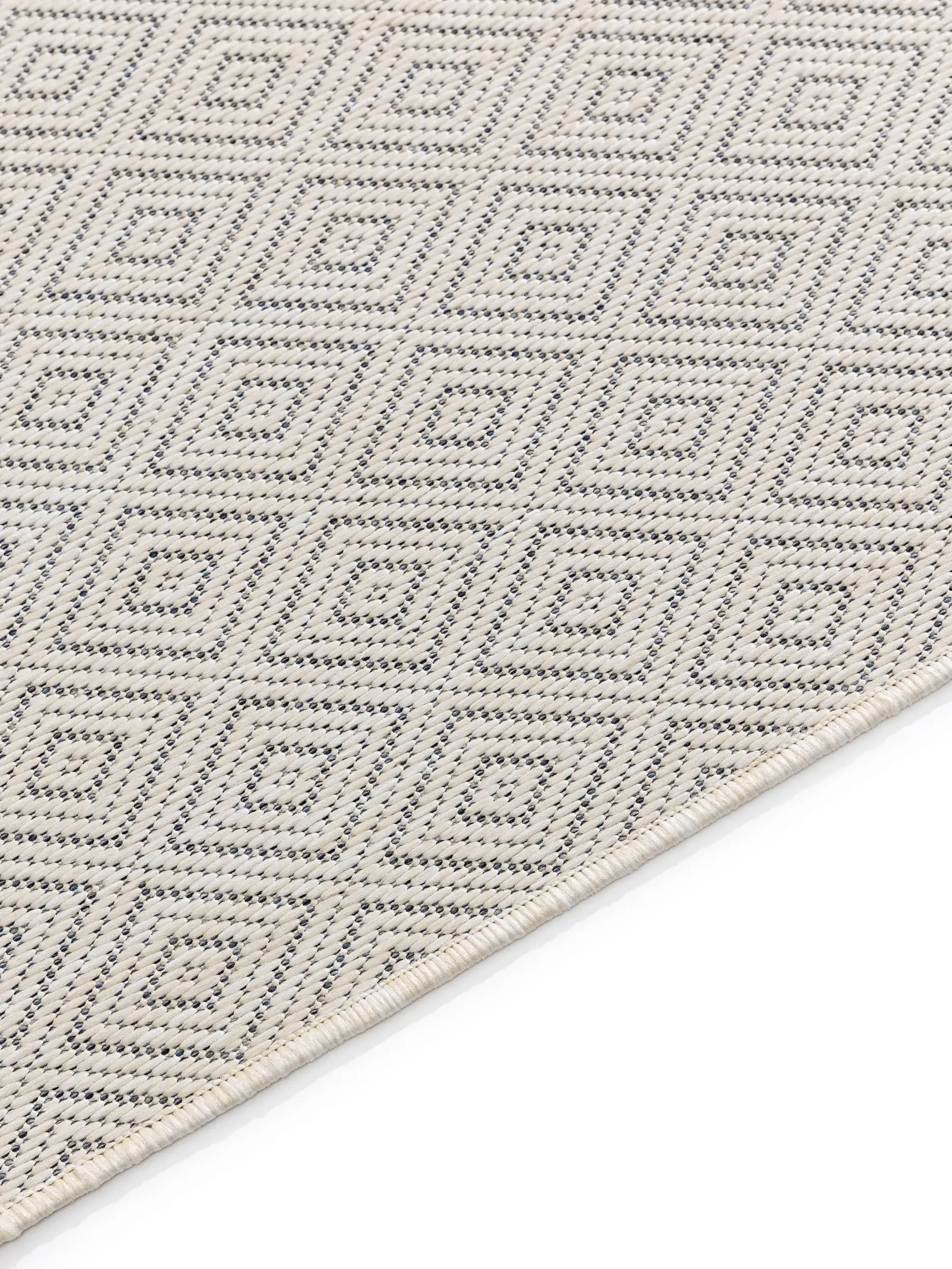 Rug made of 100% Polypropylen in White with a 100% Polypropylen high pile by benuta Basic