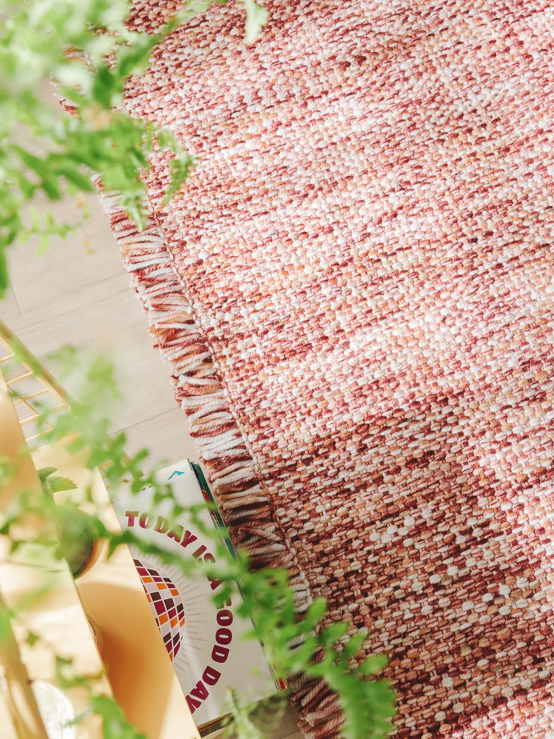 Matto 100% Polyester (recyceltes PET)a värissä Rot 100% Polyester (recyceltes PET) korkealla nukalla merkiltä benuta Pop