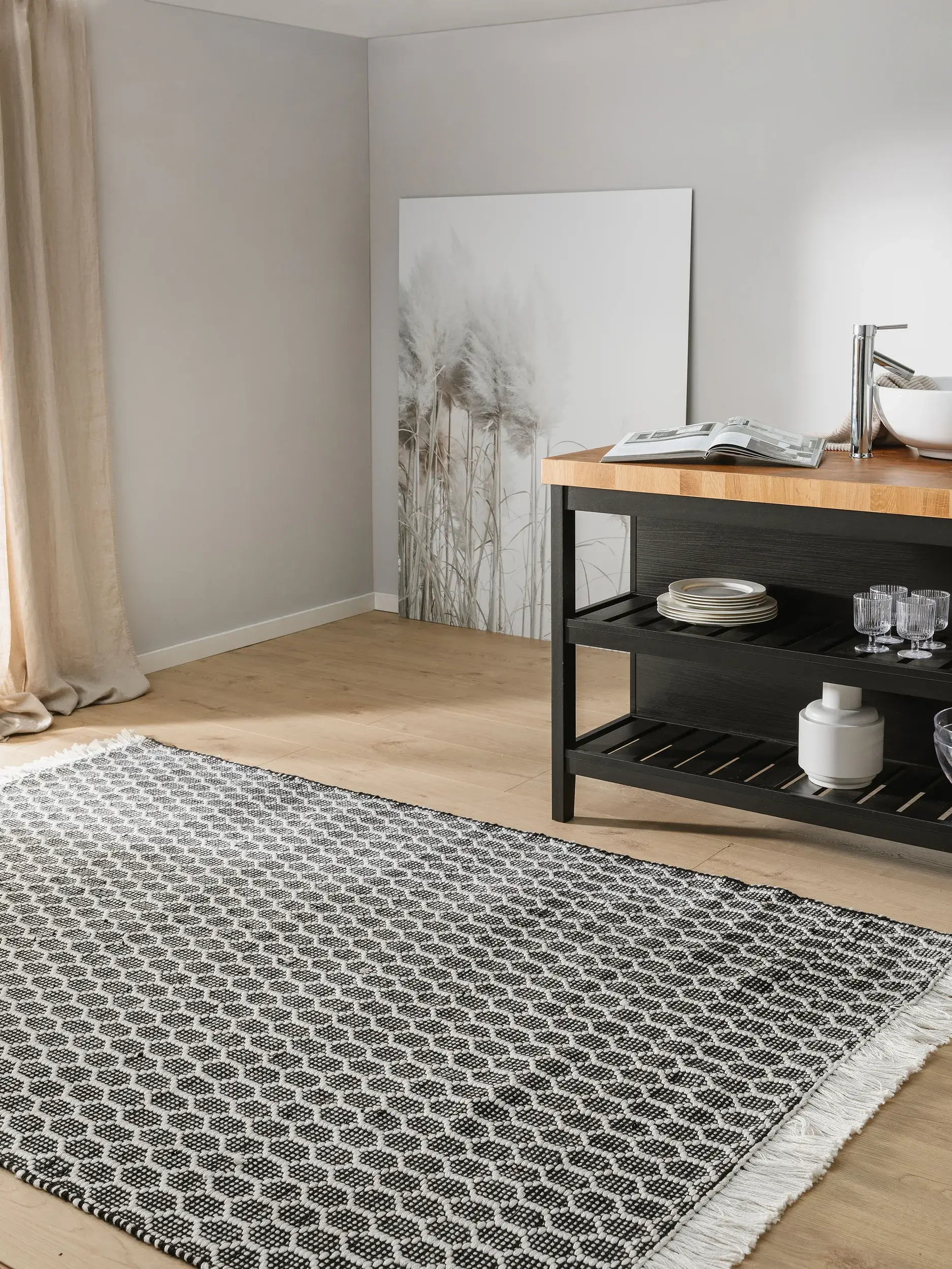 Tapijt van 100% Polyester (gerecycled PET) in Zwart/Wit met een 100% Polyester (gerecycled PET) hoge pool van benuta pure