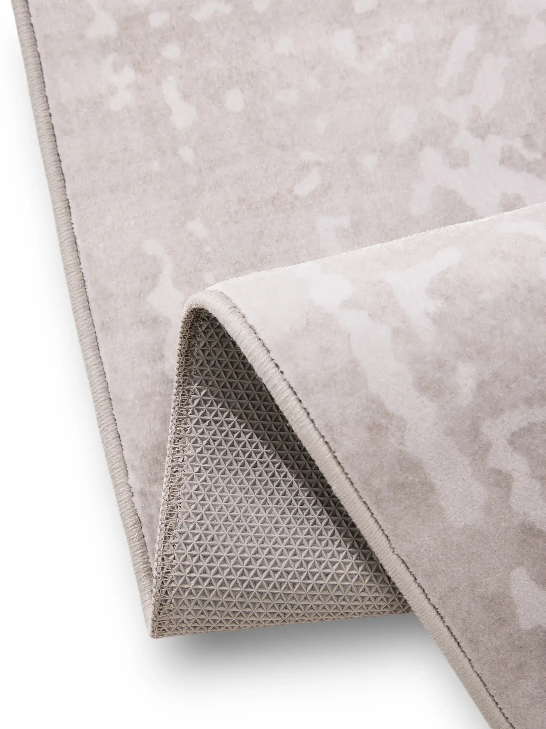 Teppich aus 100% Polyester in Taupe mit 100% Polyester hohem Flor von benuta Nest