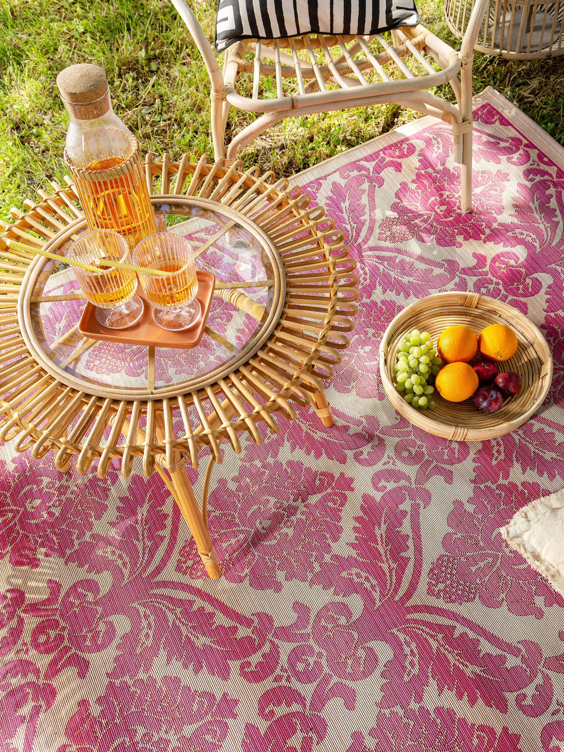 Rug made of 76% Polypropylen, 23% Polyester, 1% Latex in Pink with a 76% Polypropylen, 23% Polyester, 1% Latex high pile by benuta