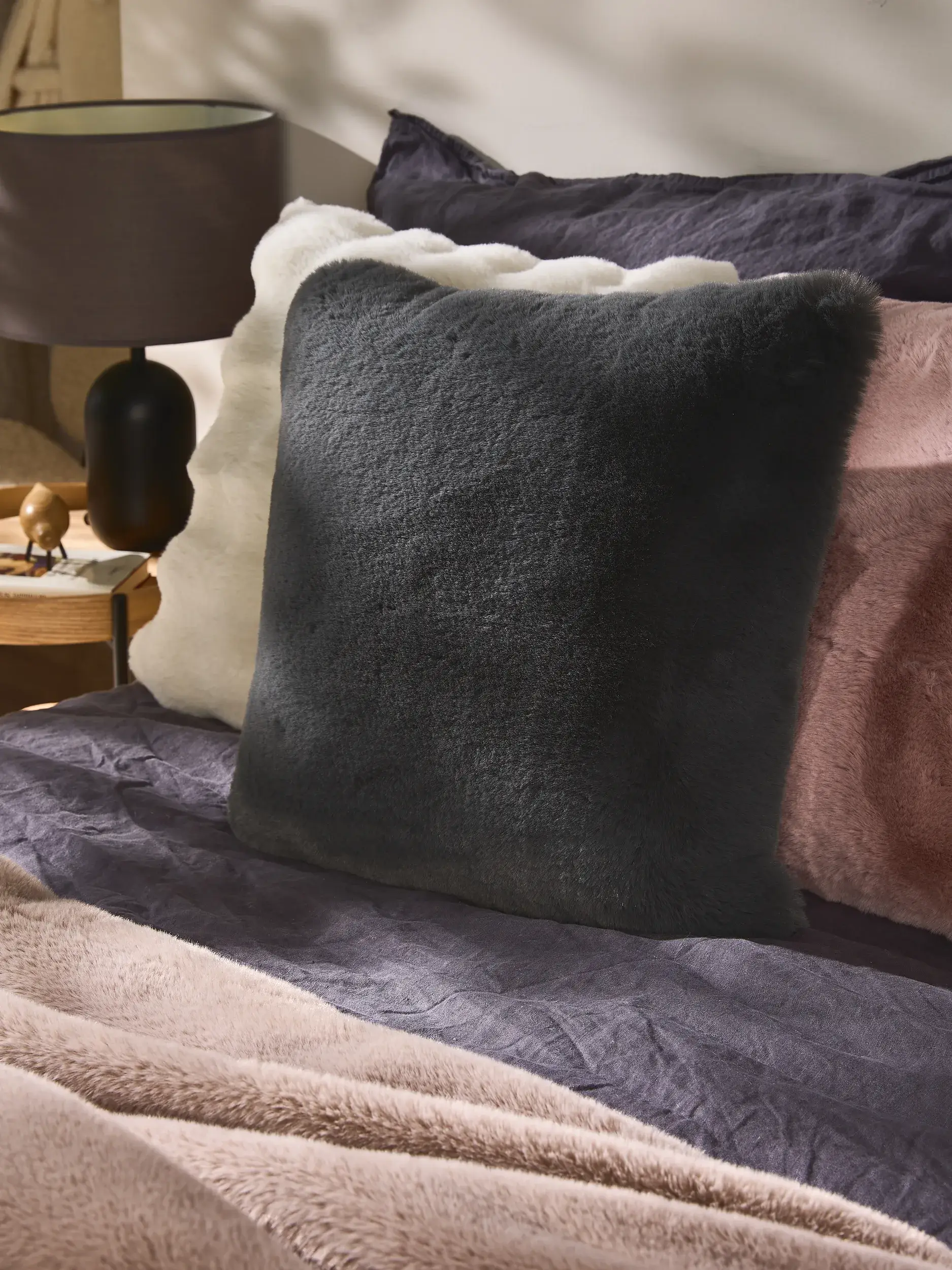Kissenbezug Dave Anthrazit im Design Einfarbig aus 100% Polyester von benuta Nest