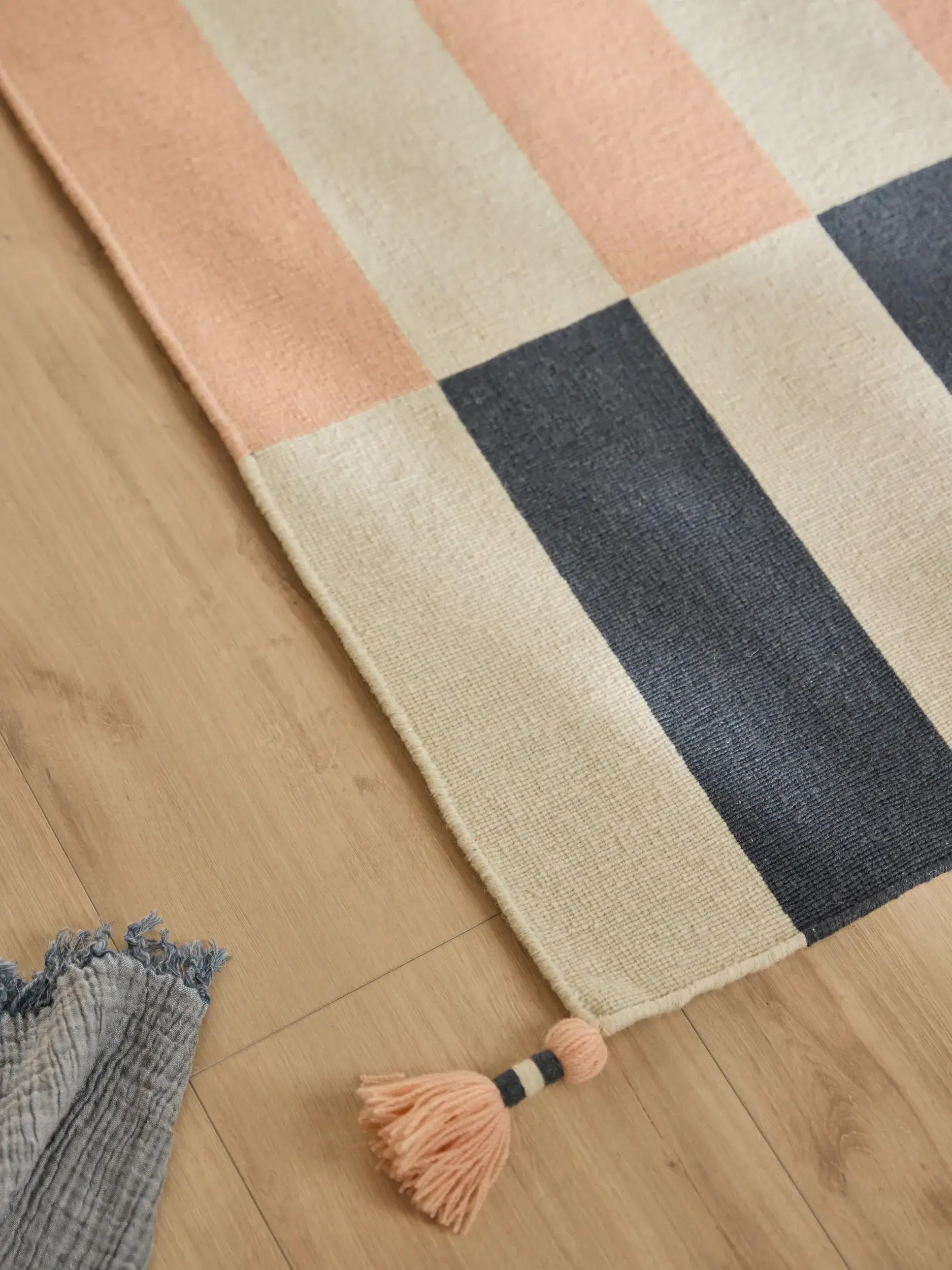 Teppich Janou aus 100% Wolle in Rosa von Lytte