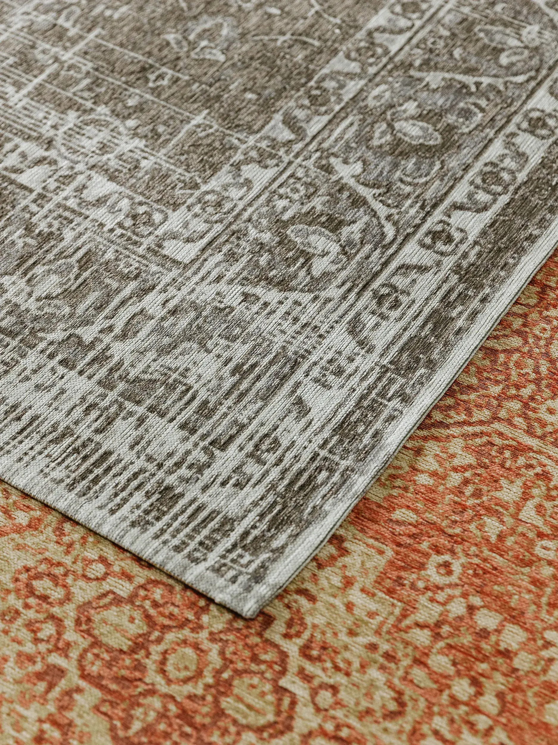 Matta av 55% Polyakryl, 27% Polyester, 17% Bomull, 1% Latex i Grå med 55% Polyakryl, 27% Polyester, 17% Bomull, 1% Latex hög lugg från benuta nest