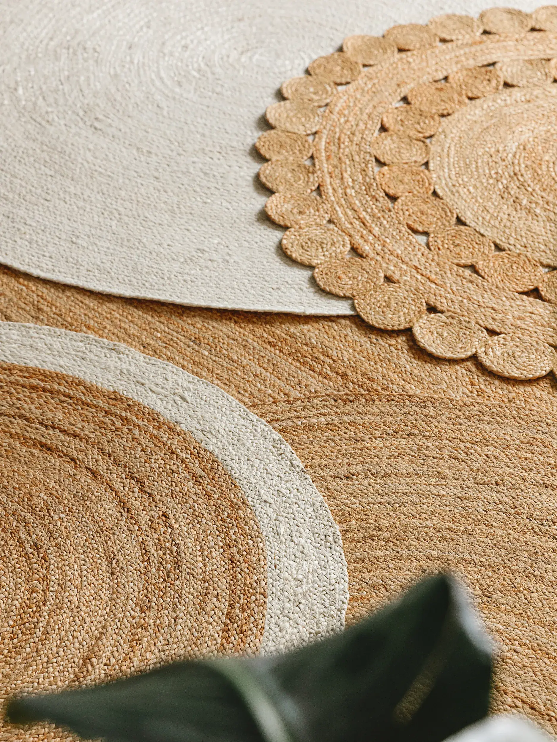 Teppich aus 100% Jute in Weiß mit 100% Jute hohem Flor von benuta Pure