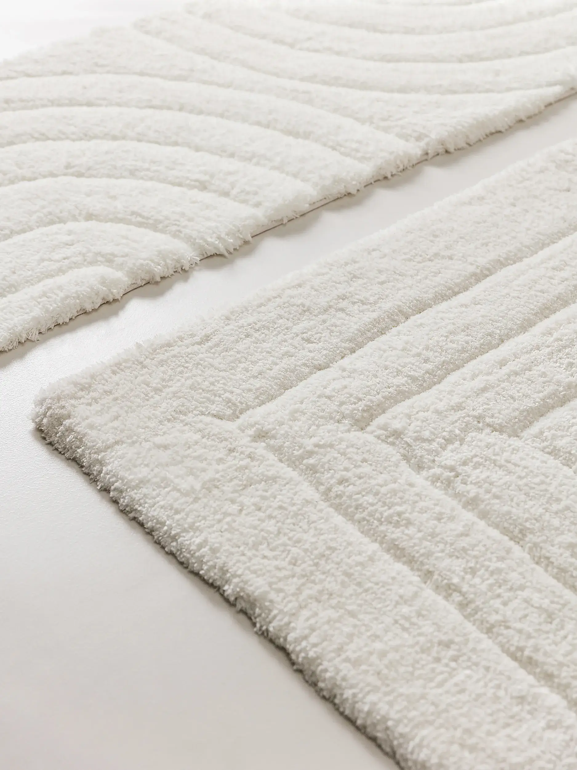 Teppich aus 100% Polyester in Beige mit 100% Polyester hohem Flor von benuta Nest