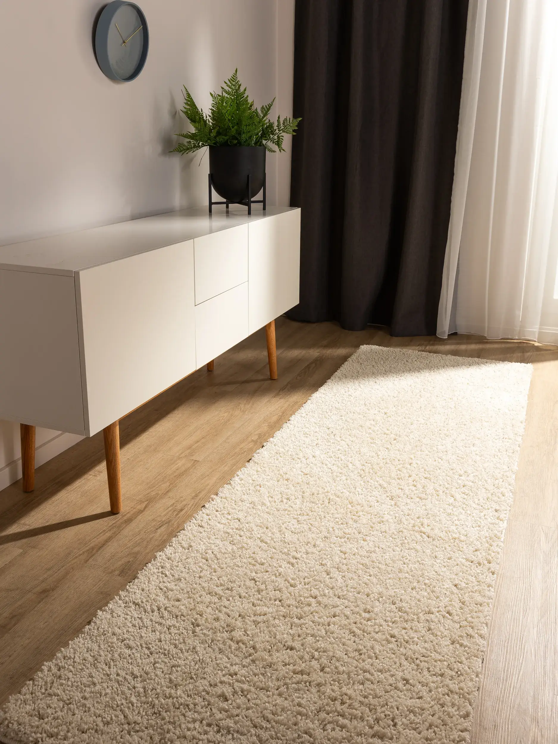 Matto 100% Polypropylena värissä Beige 100% Polypropylen korkealla nukalla merkiltä benuta Basic