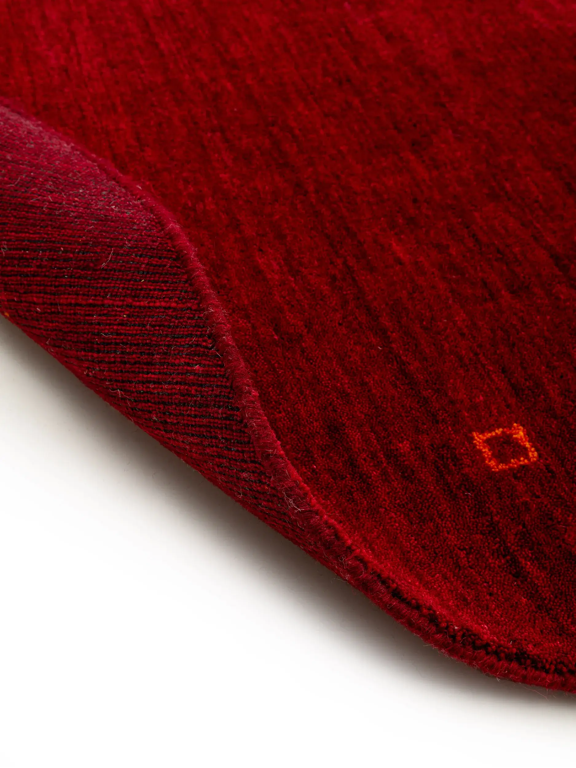 Tapijt van 100% Wol in Rood met een 100% Wol hoge pool van benuta nest